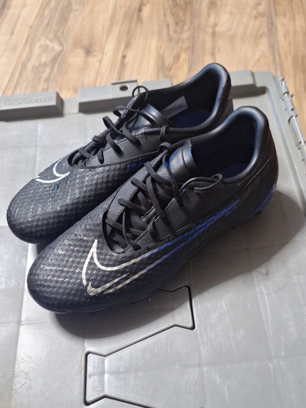 Nike Men’s Black Soccer Cleats with Blue Accents